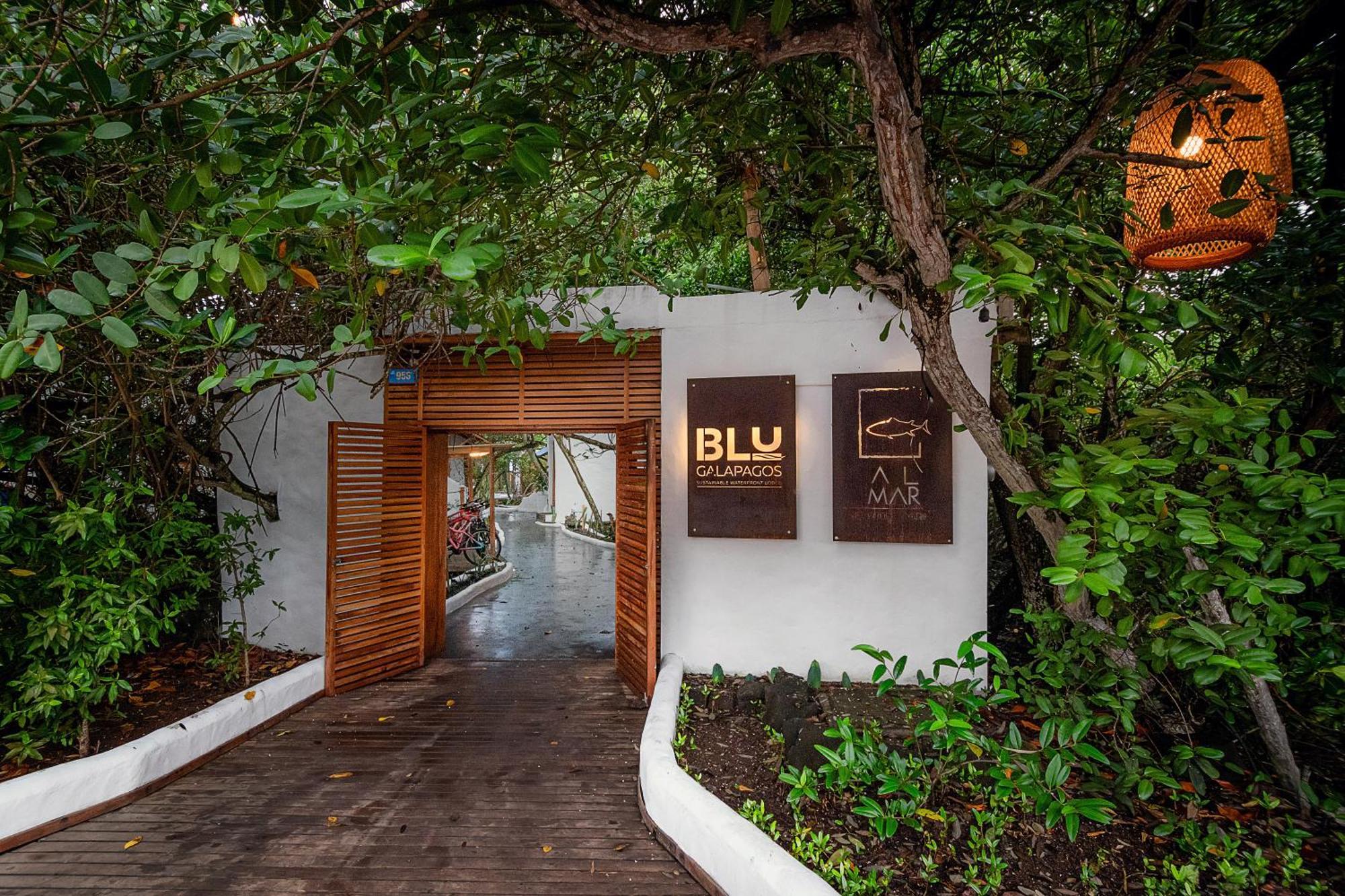 Blu Galapagos Sustainable Waterfront Lodge 푸에르토아요라 외부 사진